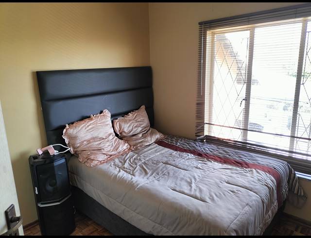 3 BEDROOM FREESTANDING FOR SALE IN BISLEY